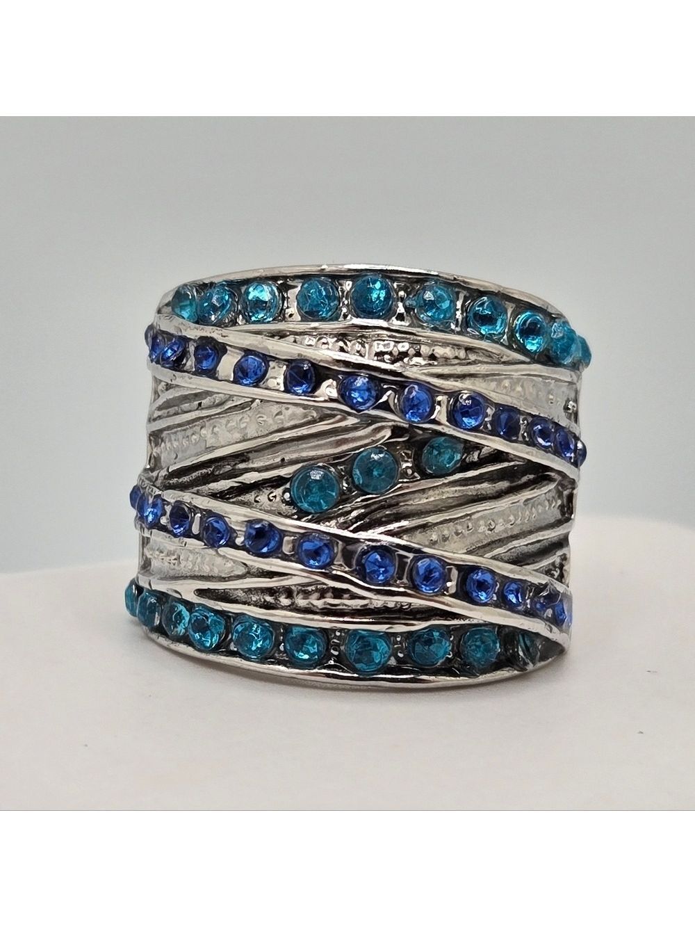 ✨2/$10✨ Wide Silver Tone Blue Rhinestone Crisscross Statement Ring Size 6